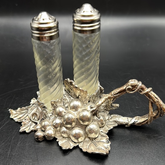 Vintage 1998 Author Court Crystal Silver Tone Grape Vine Salt and Pepper - Picture 4 of 8